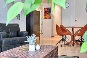 1 Bedroom City Apartment with Parking for 2 Cars