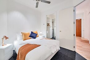 1 Bedroom City Apartment with Parking for 2 Cars