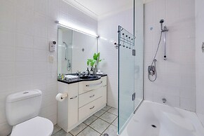 1 Bedroom City Apartment with Parking for 2 Cars