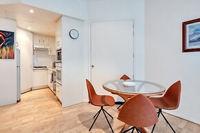 1 Bedroom City Apartment with Parking for 2 Cars