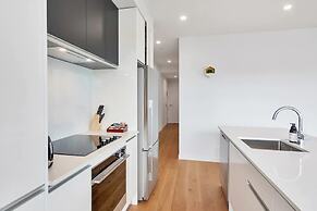 Takapuna Contemporary 2BR with Carpark