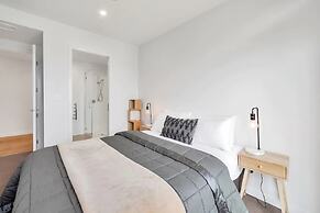 Takapuna Contemporary 2BR with Carpark