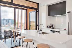 Takapuna Contemporary 2BR with Carpark