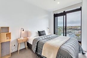Takapuna Contemporary 2BR with Carpark
