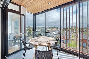 Takapuna Contemporary 2BR with Carpark
