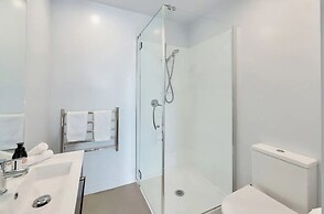 Takapuna Contemporary 2BR with Carpark