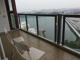 JB CITY CIQ Shopping Mall Apartment