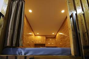 Cat Ba Pod Hostel