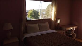 Bay Lake Inn (Frontiersman Motel)