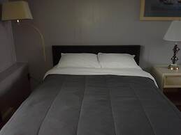 Bay Lake Inn (Frontiersman Motel)