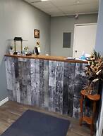 Bay Lake Inn (Frontiersman Motel)