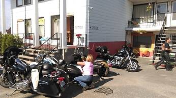 Bay Lake Inn (Frontiersman Motel)