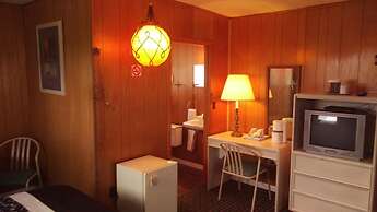 Bay Lake Inn (Frontiersman Motel)