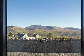 Canolfan Y Fron - Hostel