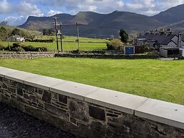 Canolfan Y Fron - Hostel