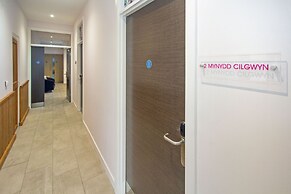 Canolfan Y Fron - Hostel