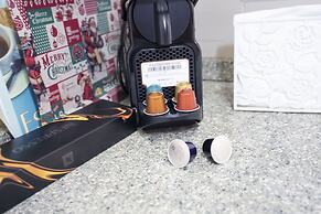 Rainbow & Pool Apartment