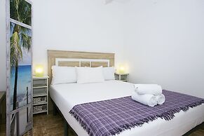 Rainbow & Pool Apartment