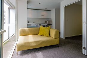 Cosy Renovated 1 Bedroom Apartment in CBD Hotel