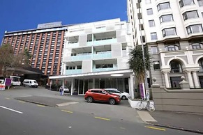 Cosy Renovated 1 Bedroom Apartment in CBD Hotel