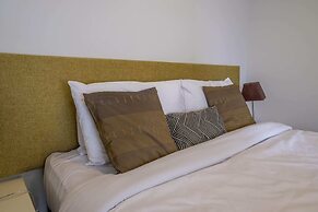 Cosy Renovated 1 Bedroom Apartment in CBD Hotel