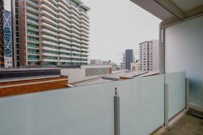 Cosy Renovated 1 Bedroom Apartment in CBD Hotel