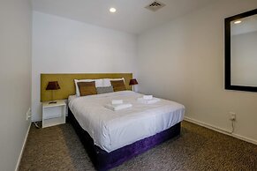 Cosy Renovated 1 Bedroom Apartment in CBD Hotel