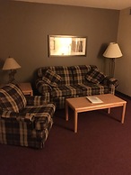 Moose Lake Lodge & Suites