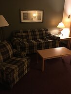 Moose Lake Lodge & Suites