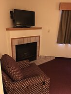 Moose Lake Lodge & Suites