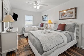 Ashworth 1809 4 Bedroom Condo by RedAwning