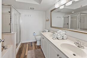 Ashworth 1809 4 Bedroom Condo by RedAwning