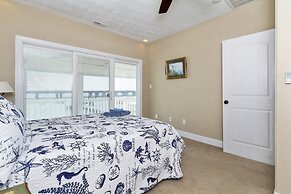 Water Front Delight On The Bay 3 Bedroom Home by RedAwning