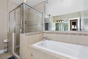 Water Front Delight On The Bay 3 Bedroom Home by RedAwning