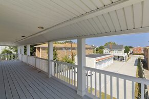 Water Front Delight On The Bay 3 Bedroom Home by RedAwning