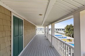 Water Front Delight On The Bay 3 Bedroom Home by RedAwning