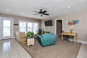 Water Front Delight On The Bay 3 Bedroom Home by RedAwning