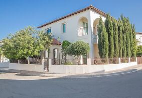 Beautiful Villa With Private Pool, Paralimni Villa 1241