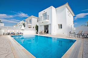 Luxury 3 Bedroom Villa With Private Pool, Paralimni Villa 1290