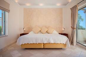 Villa in Quinta do Lago Resort 1055