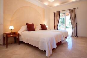 Villa in Quinta do Lago Resort 1055