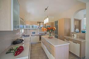 Beautiful Villa With Private Pool, Paralimni Villa 1235