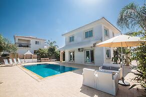 Beautiful Villa With Private Pool, Paralimni Villa 1235