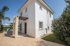 Beautiful Villa With Private Pool, Paralimni Villa 1235