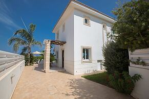 Beautiful Villa With Private Pool, Paralimni Villa 1235