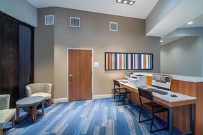 Holiday Inn Express & Suites St Peters by IHG