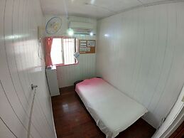 Guesthouse & Diving Seacolo