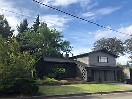 Retro West 3 Bedroom Home by RedAwning