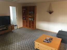 Retro West 3 Bedroom Home by RedAwning