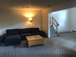 Retro West 3 Bedroom Home by RedAwning